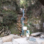 登山口の高座の滝