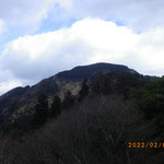 小ピークをたくさん越えて稜線から見えた那須ヶ原山