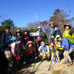 銚子ヶ口山頂で