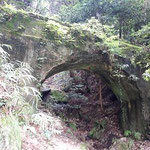 ②比叡山,悲田谷入り口の水道橋。下をくぐる。