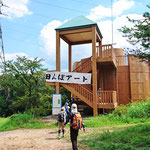 田んぼアートは、この展望台に登ってみます。