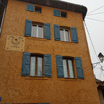 83 AUPS place Maréchal Joffre  "Fugit tempus, Aupen l'es pas qu vou" (Le temps s'enfuit, Aupsois ne l'est pas qui veut) (Mireille Santiccioli) 