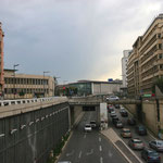 La gare saint Charles au fond