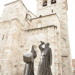 Merlú monument in front of the church at Plaza Mayor 