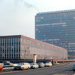 Historisches Bild: Axel Springer Gebäude ohne dem 1992 angebauten Flügel. Bild: Roger Wollstadt