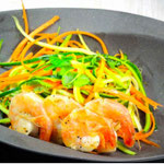 Bunte "Nudeln" mit Shrimps