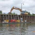 Bauarbeiten am Fluß .... Bootsfeindliche Kaiausbildung!