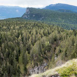 3. Juni: Blick über den Mendelkamm in Richtung Penegal. Fotostandpunkt ist das Bergner Kreuz, unser Hausberg.