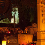 1. November: Blick vom Friedhof auf den Kirchturm von St. Pauls.