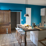 la cuisine avec ilot central du grand gite Logis Escale à Gennes-Val-de-Loire