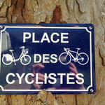 tous les cyclistes sont les bienvenus au Domaine de Joreau; point de rdv à la place des cyclistes
