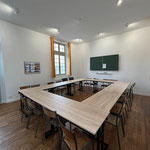 Salle de réunion dans l'ancienne salle de classe du grand gite Logis Escale à Cunault