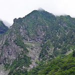 一ノ倉沢右手（北側）の岩壁