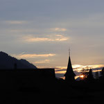 Wunderschöne Abendstimmung über Erlenbach im Simmental.