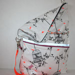 Birdcage white / charcoal / neon .. mit vorderem Reissverschluss .. hier als Beuteltasche