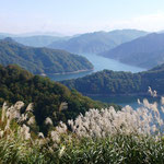 六十里越峠より田子倉湖　（福島県）