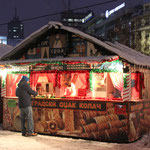 Le marché de Noël avec ses gâteaux à la broche, il vaut mieux les manger tout de suite sinon ils sont froids avant d'arriver à la maison