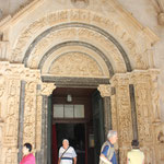 Le portail sculpté par Radovan
