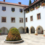 La cour du monastère