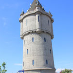 Le château d'eau point de repère dans la ville