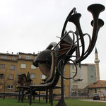 Sculptures géantes de Helmut Lutz avant d'être exposées définitivement à Sarajevo ces sculptures ont fait le tour de l'Europe. 