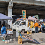 三浦海岸駅前のトラック市