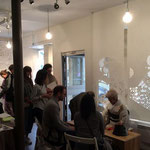 パリデザインウィーク２０１５で開催したお茶会にデザインを切り抜いた大判和紙を活用
