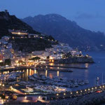 Panorama di Amalfi di sera