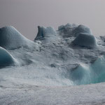 Ein gekröntes Haupt... Eisbergdetail im Ammassalikfjord auf dem Weg nach Tiniteqilaaq, Ostgrönland