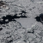 Bye, bye East Greenland - Eisschollenmosaik vom Helikopter aus gesehen nahe Kulusuk, Ostgrönland