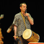 Announcing a performance with Aly Keita, Souleymane Touré, Bachir Sanogo, and Hannes Kies, concert hall at Cologne University for Music and Dance, 2013