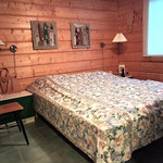 Alakerran makuuhuone 