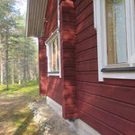Well kept, painted with the traditional & ecological red paint