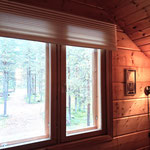 Näkymä makuuhuoneesta pihalle 