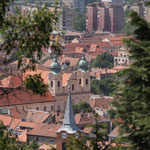 Blick auf die Augustinerkirche (im Vordergrund) und die Király-Straße 