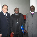 Egon Jüttner mit dem katholischen Erzbischof von Gulu, John Baptist Odama (Mitte) und dem emeritierten, anglikanischen Bischof von Kitum, Macleord Baker Ochola II., beide aus Uganda
