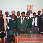 Egon Jüttner mit Schülern der Jan Jonker High School in Windhuk, Namibia