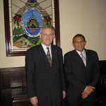 Egon Jüttner mit dem Parteivorsitzenden der CDU Honduras und Parlamentsvize-präsidenten Ramón Valásquez Nazar
