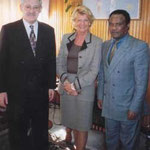 Egon Jüttner in Begleitung der deutschen Botschafterin, Dr. Helga Gräfin von Strachwitz, beim äthiopischen Staatsminister im Aussenministerium von Addis Abbeba, Dr. Tekeda Alemu