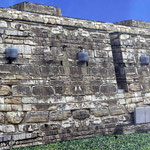 Mur exterieur et clefs de voute