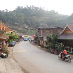 Straße in Pakbeng / Street in Pakbeng