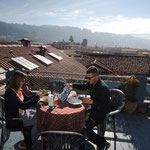 Frühstück über den Dächern Cuscos / Breakfast over the roofs of Cusco
