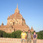 Tempel mit Myanmar Touristen