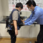 警察官帯革（装備品）重量体験中です！
