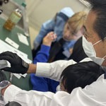 指紋捜査の基本（粉末法）で指紋検出中です！