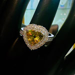 Ptスフェーン・ダイヤリング（ハートシェイプカット）　S：1.61ct　D：0.64ct　地金重量：6.6g　現行サイズ：12番　￥250,000(税込)