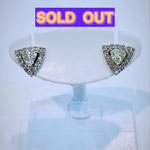 Ptダイヤピアス(トリリアントカット）　D：0.44ct　地金重量：0.892g　キャッチ留式　¥95,000（税込）