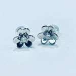 K18WGダイヤピアス　D：0.10ct　直径：約8mm　キャッチ留式　￥63,000（税込）