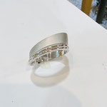 Ptダイヤモンドリング　D：0.20ct（バゲットカット）　地金重量：6.5g　現行サイズ：11.5番　￥258,000（税込）