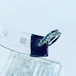 K18WGダイヤイヤーカフ　D：0.05ct   直径：1.6cm　￥44,000（税込）